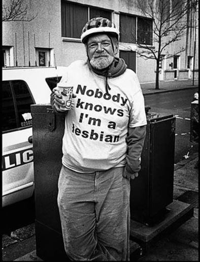 old-people-cool-t-shirts-knows-im-a-lesbian